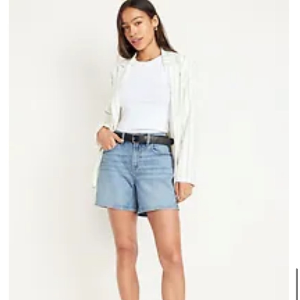 NWT Old Navy Women’s High Waisted Baggy Jean Shorts Size 4